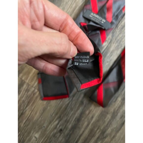 Arrow 100% Silk Grey and Red Mens Neck Tie Gray - Picture 3 of 4